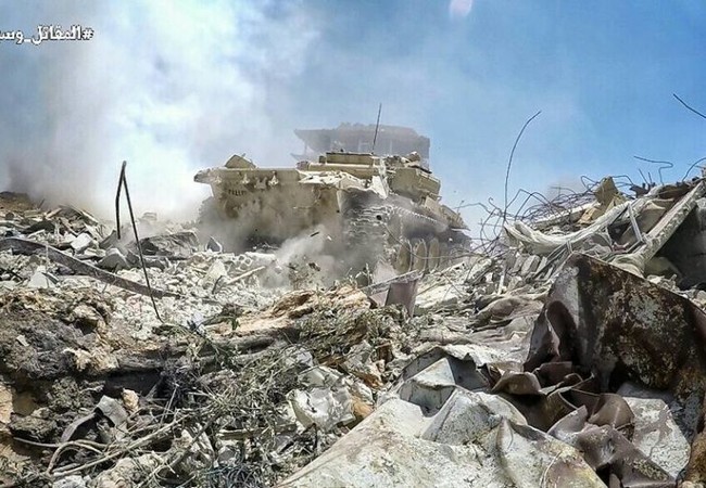 Syria: Kinh hoàng cuộc chiến ở ngoại vi Damascus (video) Xe tăng quân đội Syria trên chiến trường Jobar - Aym - Tarma