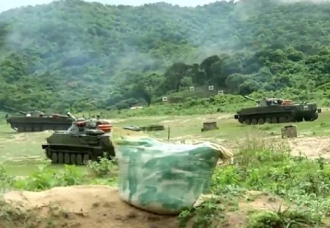 Hải quân đánh bộ Việt Nam diễn tập bắn đạn thật (video) Hải quân đánh bộ Việt Nam diễn tập đổ bộ bắn đạn thật