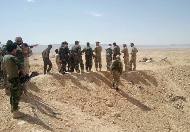 Video chiến sự Syria: Quân Assad ác chiến với IS tại Hama Binh sĩ lực lượng Lá chắn Qalamount trên chiến trường Hama