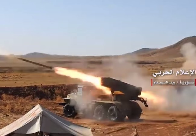 Quân đội Syria nghiền nát phiến quân, đánh chiếm 3.000 km2 ở Sweida (video) Quân đội Syria pháo kích vào chiến tuyến của phiến quân trên vùng sa mạc Sweida