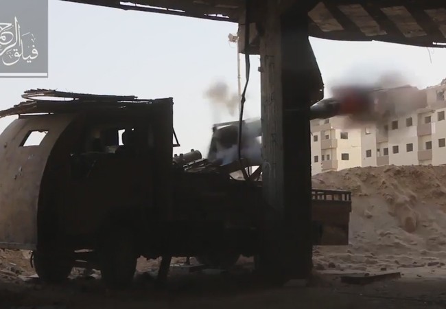 Quân đội Syria trút hỏa lực, phiến quân nã pháo hạng nặng đáp trả Nhóm Faylaq al-Rahman sử dụng pháo hạng nặng tấn công quân đội Syria