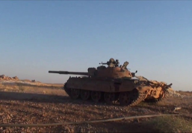 Quân đội Syria đánh bạt IS trên chiến trường (video) Xe tăng quân đội Syria tiến công trên hướng đông tỉnh Hama