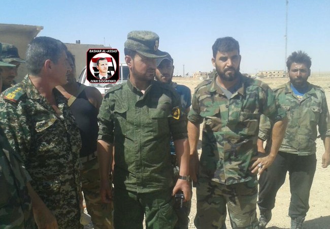 Nga không kích yểm trợ, “Hổ Syria” tiến đánh IS nam Raqqa Tướng Suheil al-Hassan cùng các sĩ quan dưới quyền trên chiến trường tỉnh Raqqa