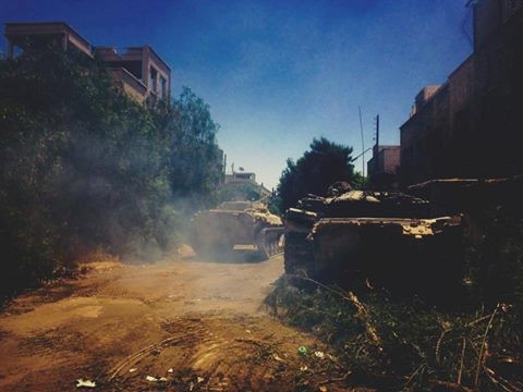 Quân đội Syria tấn công dữ dội phiến quân cố thủ ven Damascus Xe tăng Vệ binh Cộng hòa tấn công vào thị trấn Ayn Tarma, ngoại ô Damascus