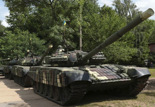 Ukraine bùng phát chiến sự: 9 lính Kiev mất mạng tại Donbass Một số xe tăng của lực lượng dân quân vùng Donbass