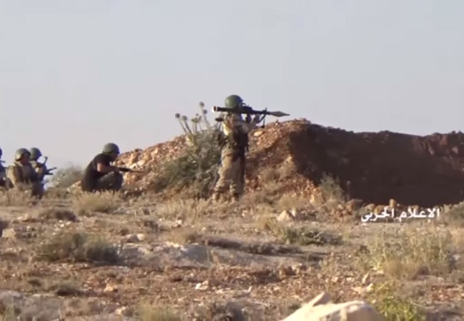 Quân đội Syria, Hezbollah tấn chiếm biên giới Lebanon (video) Lực lượng Hezbollah tấn công trên vùng đồi núi biên giới Lebanon - Syria