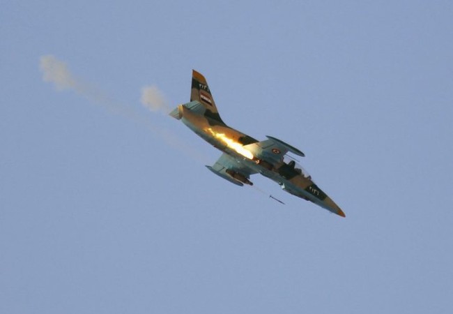 Chiến cơ Syria Máy bay chiến đấu của không quân Syria không kích trên vùng nông thôn tỉnh Homs