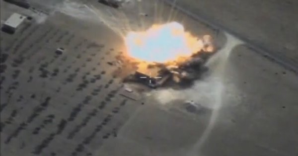 Không quân Nga dồn dập truy kích IS tại Hama (video) Không quân Nga không kích trên chiến trường vùng nông thôn tỉnh Hama