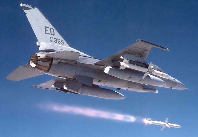 Tên lửa HARM - “Sát thủ” tiêu diệt mọi loại radar Tên lửa AGM-88 HARM trên máy bay F-16 không quân Mỹ