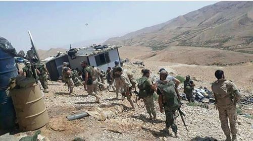 Xe tăng Syria xuất trận cùng Hezbollah, quân đội Lebanon tấn công khủng bố (chùm video) Binh sĩ lực lượng Hezbollah trên vùng biên giới Syria - Lebanon