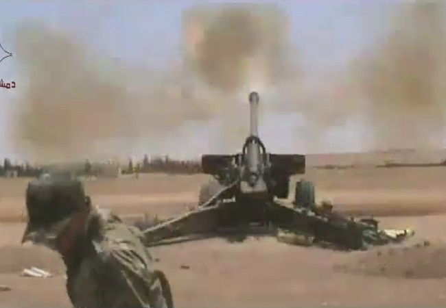 Quân đội Syria dội hỏa lực ác liệt đánh diệt IS tại Hama (video) Pháo binh quân đội Syria dội lửa vào IS trên vùng nông thôn tỉnh Hama = Ảnh Masdar News