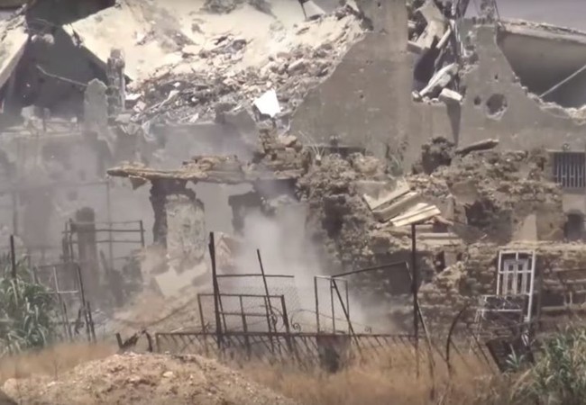Quân đội Syria lại tung đòn tấn công phiến quân cố thủ ngoại vi Damascus (video) Giao chiến ác liệt trong khu vực quận Ayn Tarma, quân đội Syria chiếm 2 tòa nhà của phiến quân