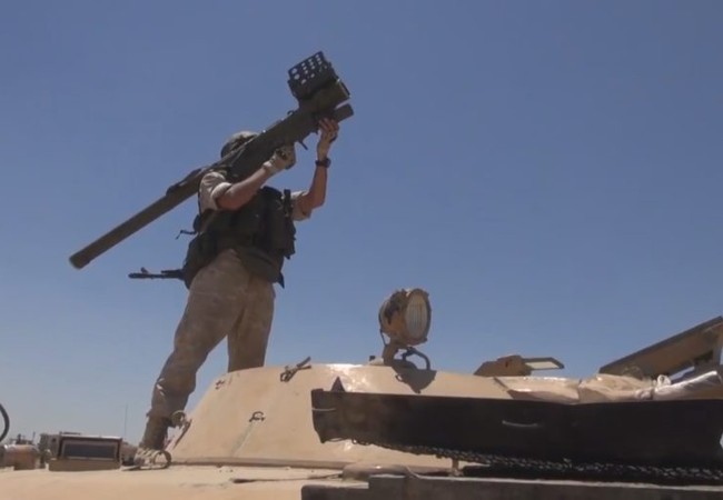 Tên lửa mới Nga lập chiến công đầu tại Syria (video) Xạ thủ MANPAD Nga phóng tên lửa diệt mục tiêu