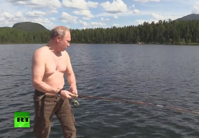 Tổng thống Putin săn cá trong rừng taiga (video) Tổng thống Nga Putin trong kỳ nghỉ 2 ngày ở rừng Taiga, nước Cộng hòa Tuva, Siberia