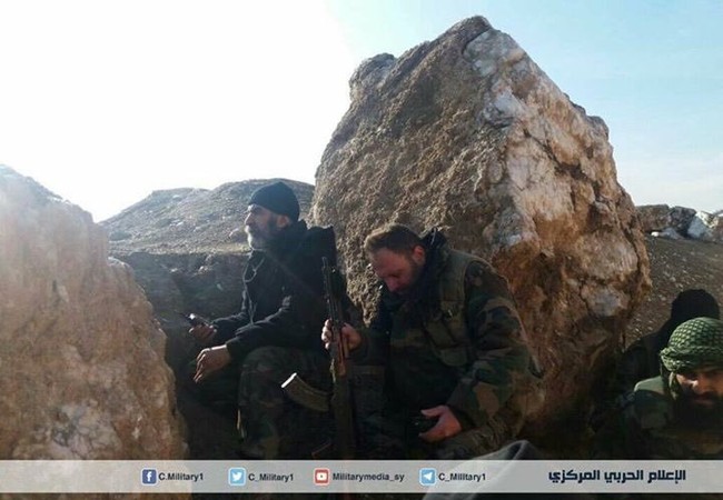Quân đội Syria đánh tan IS, phá vây sân bay Deir Ezzor (video) Tướng Issam Zahreddine, tư lệnh lữ đoàn 104 Vệ binh Cộng hòa trên chiến trường, chuẩn bị tấn công