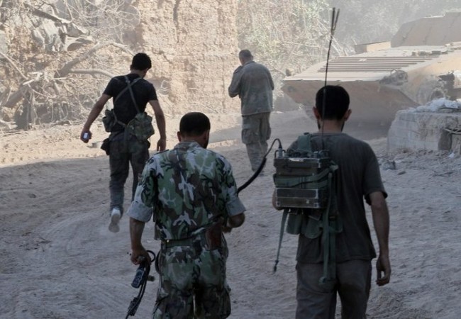Chiến sự Syria: Quân Assad tiến đánh dữ dội phiến quân cố thủ ven Damascus Binh sĩ quân đội Syria trên chiến trường vùng ngoại ô Damascus