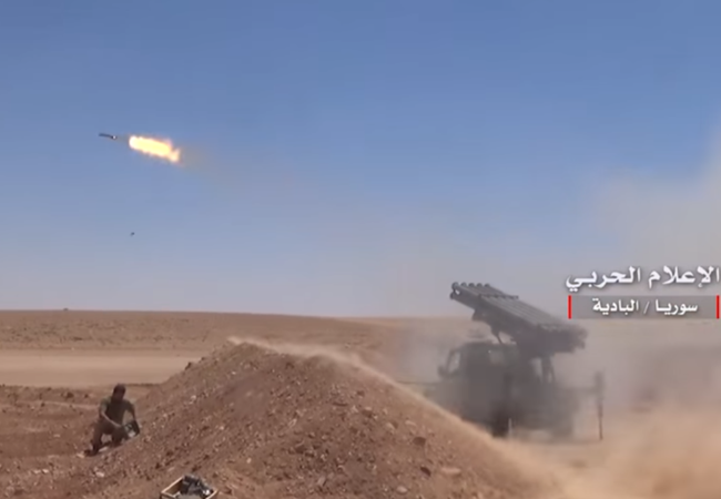 IS cầm chân quân đội Syria trên sa mạc Homs Pháo binh quân đội Syria tấn công IS trên vùng sa mạc tỉnh Homs - Ảnh truyền thông quân đội Syria