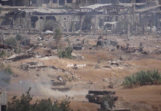Quân đội Syria sẽ san phẳng cứ địa thánh chiến ven Damascus nếu không hàng Chiến tuyến quận Jobar, ngoại ô Damascus trong cuộc tấn công của lữ đoàn 42 thuộc sư đoàn cơ giới số 4