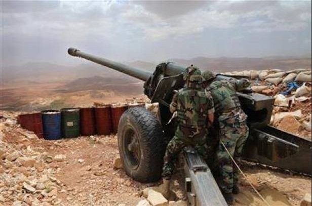 IS bị tấn công ác liệt trên biên giới Syria (video) Binh sĩ quân đội Lebanon bắt đầu pháo kích vào chiến tuyến của IS trên vùng biên giới với Syria