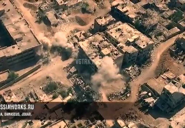 Tên lửa, pháo Syria gầm thét khạc lửa vào phiến quân cố thủ ven Damascus Quân đội Syria tiếp tục pháo kích ác liệt vào quận Jobar - ảnh video UAV quân đội Syria