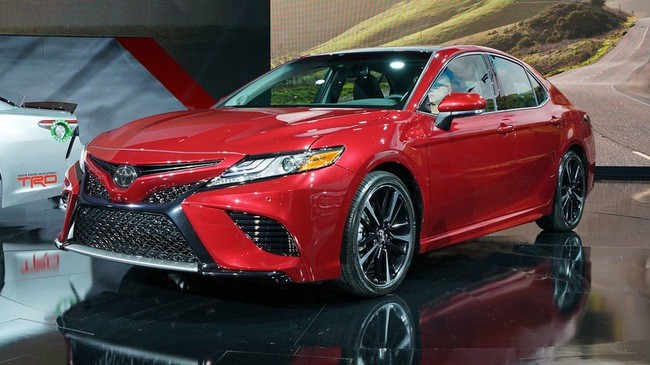 Toyota Camry 2018: Lột xác về thiết kế từ trong ra ngoài, thêm động cơ mới Toyta Camry 2018