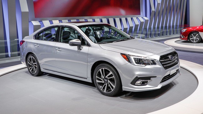 Cận cảnh đối thủ “đồng hương” của Toyota Camry ngoài đời thực Subaru Legacy 2018