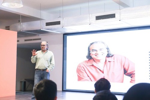 Trí tuệ nhân tạo: 'Vũ khí' chinh phục khách hàng của startup Ông Peter Relan - người được coi là "bố già" ở thung lũng Silicon, chia sẻ những góc nhìn chân thực về thung lũng Silicon và bài học trên con đường khởi nghiệp với các bạn trẻ tại buổi talkshow