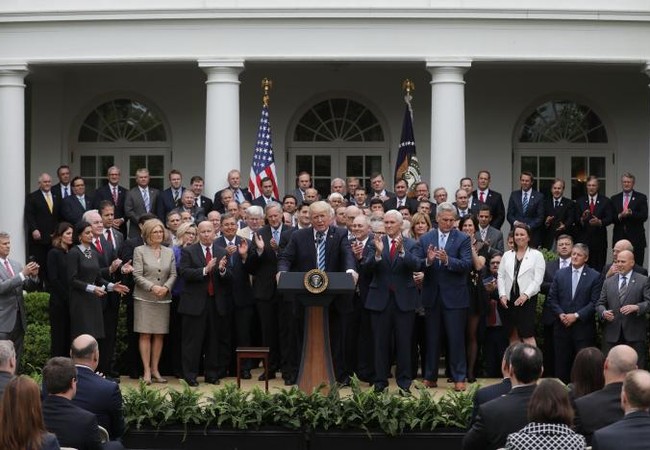 Tổng thống Trump ăn mừng Hạ viện Mỹ thông qua Luật Chăm sóc sức khỏe Tổng thống Donald Trump phát biểu mừng thắng lợi