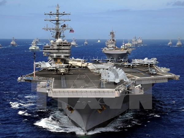 Mỹ triển khai “siêu tàu sân bay” trên biển Thái Bình Dương Tàu sân bay USS Ronald Reagan hoạt động trên biển. (Nguồn: EPA/TTXVN)