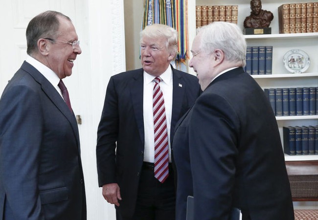 Chuyên gia Mỹ tiết lộ: Điều gì ngăn cản Trump tiến hành đối thoại với Nga Tổng thống Mỹ D. Trump tiếp Ngoại trưởng Nga S. Lavrov và Đại sứ Nga tại Nhà Trắng ngày 10/5