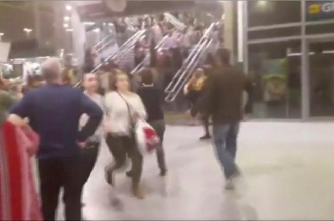Truyền thông gọi tên kẻ gây ra vụ nổ tại sân vận động Manchester Arena Quang cảnh hỗn loạn tại hiện trường vụ nổ