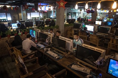 Trung Quốc thử nghiệm cách chặn Internet mới Một quán Internet ở Bắc Kinh. Ảnh: NYTimes