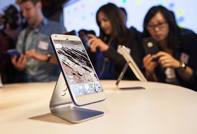 Google giảm giá gần 300 USD cho điện thoại Pixel thế hệ đầu tiên Đây là thời gian tuyệt vời nhất để mua Google Pixel với giá hấp dẫn ẢNH: AFP