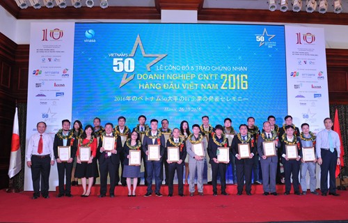 Top 50 doanh nghiệp CNTT tập trung vào chuyển đổi số và IoT Lễ công bố 50 doanh nghiệp CNTT hàng đầu Việt Nam 2016.