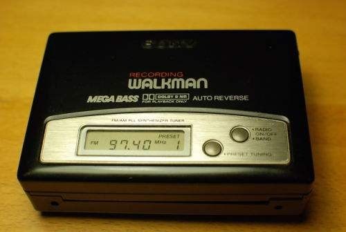 Những đồ điện tử 'vang bóng một thời' Máy nghe nhạc Walkman