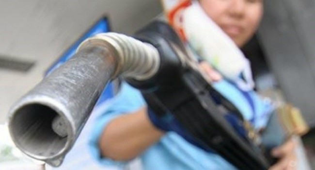 Xăng tăng giá vì thuế môi trường: Tài chính nói không, Công thương bảo có Ảnh minh họa