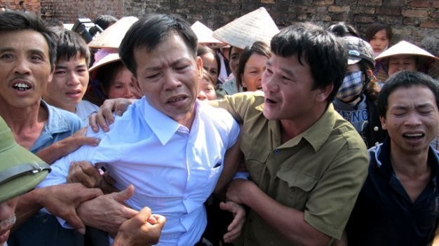 Bộ Tài chính: Ngân sách trả toàn bộ 7,2 tỷ đồng bồi thường ông Chấn Ông Nguyễn Thanh Chấn xúc động trong vòng tay người thân, xóm giềng ngày mới được trả tự do