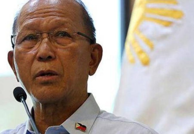 Philippines chính thức đề nghị Trung Quốc viện trợ vũ khí, trang bị Bộ trưởng Quốc phòng Philippines, Delfin Lorenzana. Ảnh: Sina