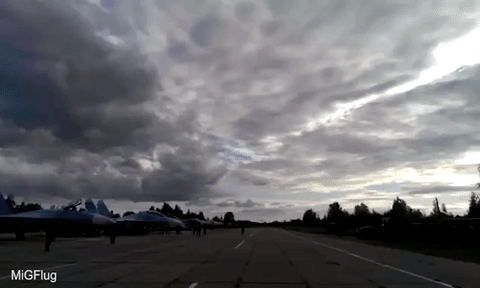 Video Phi công siêu đẳng của Nga lái Su-27 bay cách mặt đất... 1 m Ảnh minh họa