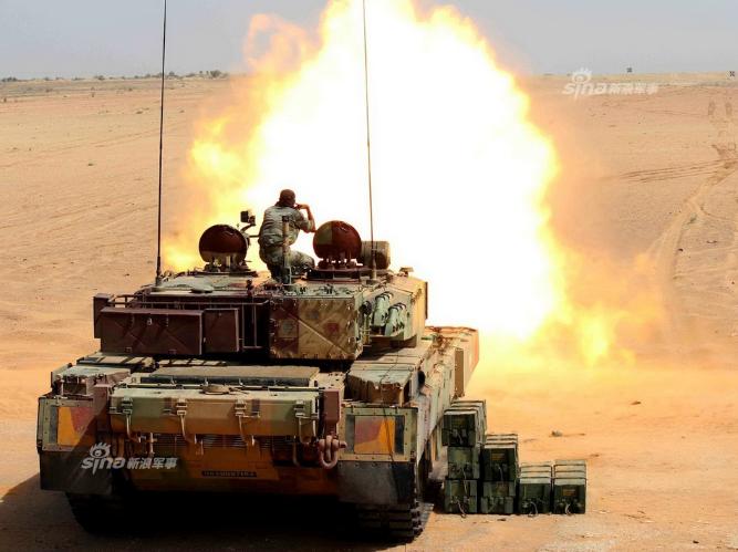 Đối phó Trung Quốc, Ấn Độ tập kết 210.000 quân và tên lửa BrahMos - ảnh 1