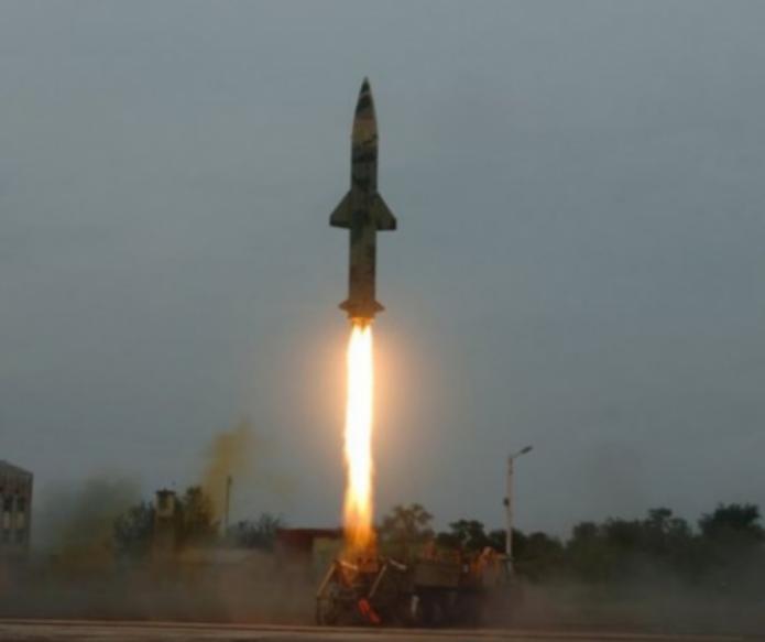 Đối phó Trung Quốc, Ấn Độ tập kết 210.000 quân và tên lửa BrahMos - ảnh 2