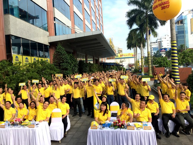 Nam A Bank thu hút hơn 26.000 lượt khách trong ngày hội bán hàng - ảnh 1