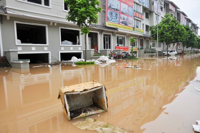 Những khu đô thị nào chìm trong biển nước sau mưa lớn ở Hà Nội? - ảnh 2