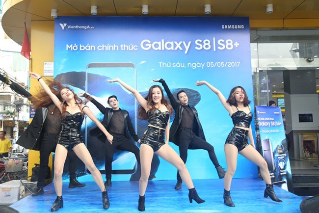 Galaxy S8 Plus “đắt sô” ngày đầu mở bán tại Việt Nam - ảnh 10