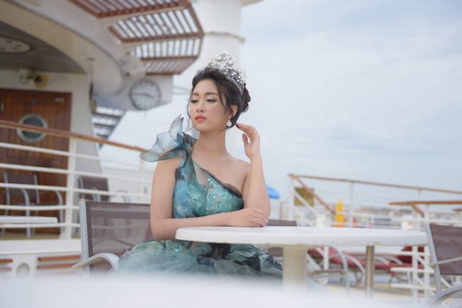 Hoa hậu Mỹ Linh lộng lẫy trong thiết kế đầm công chúa tại Đài Bắc - ảnh 2