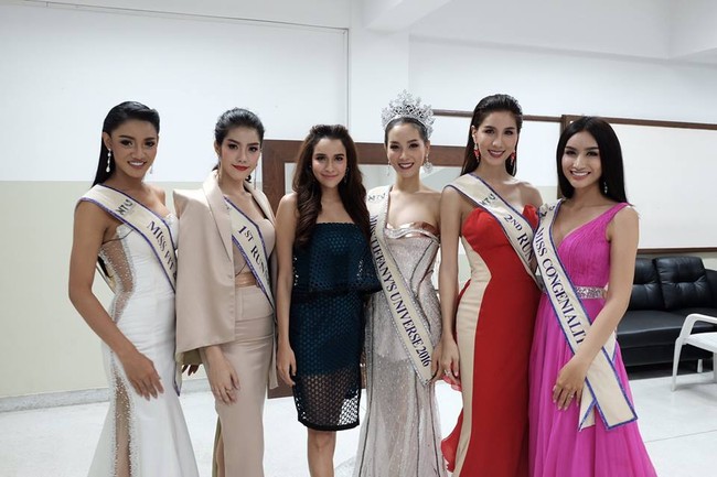 Vẻ đẹp 'vạn người mê' của Tân Hoa hậu chuyển giới Thái Lan - ảnh 1