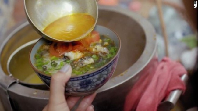 Video: Thêm bún ốc Hà Nội khiến đầu bếp Anthony Bourdain