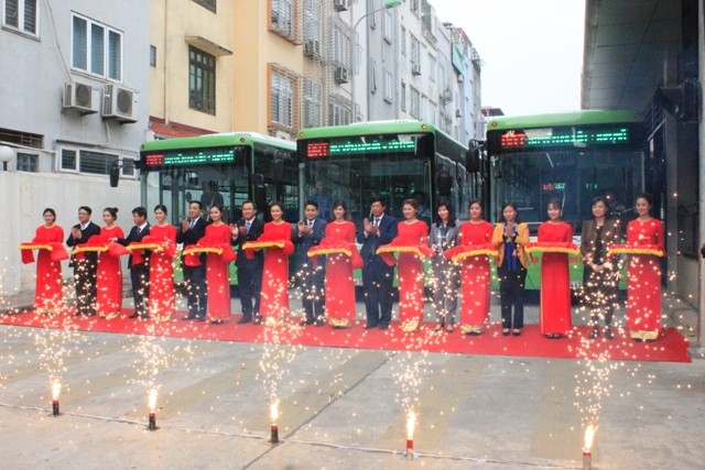 Chủ tịch Hà Nội mong người dân thông cảm về buýt nhanh BRT - ảnh 1
