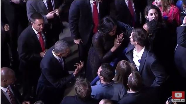 Tổng thống Obama đọc diễn văn từ biệt nhiều cảm xúc, đi bắt tay từng người - Toàn cảnh - ảnh 9