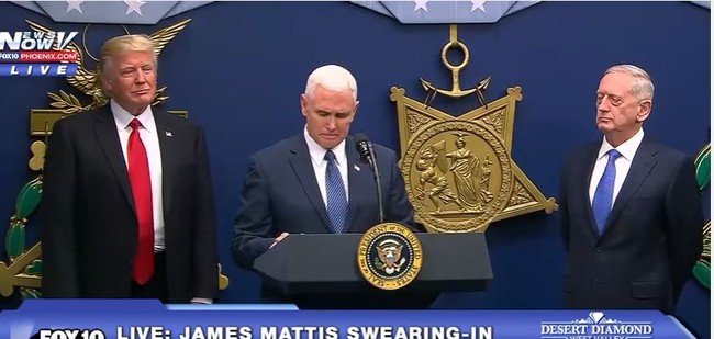 VIDEO: Ông Trump đến Lầu Năm Góc, gặp Bộ trưởng Quốc phòng James Mattis - ảnh 2